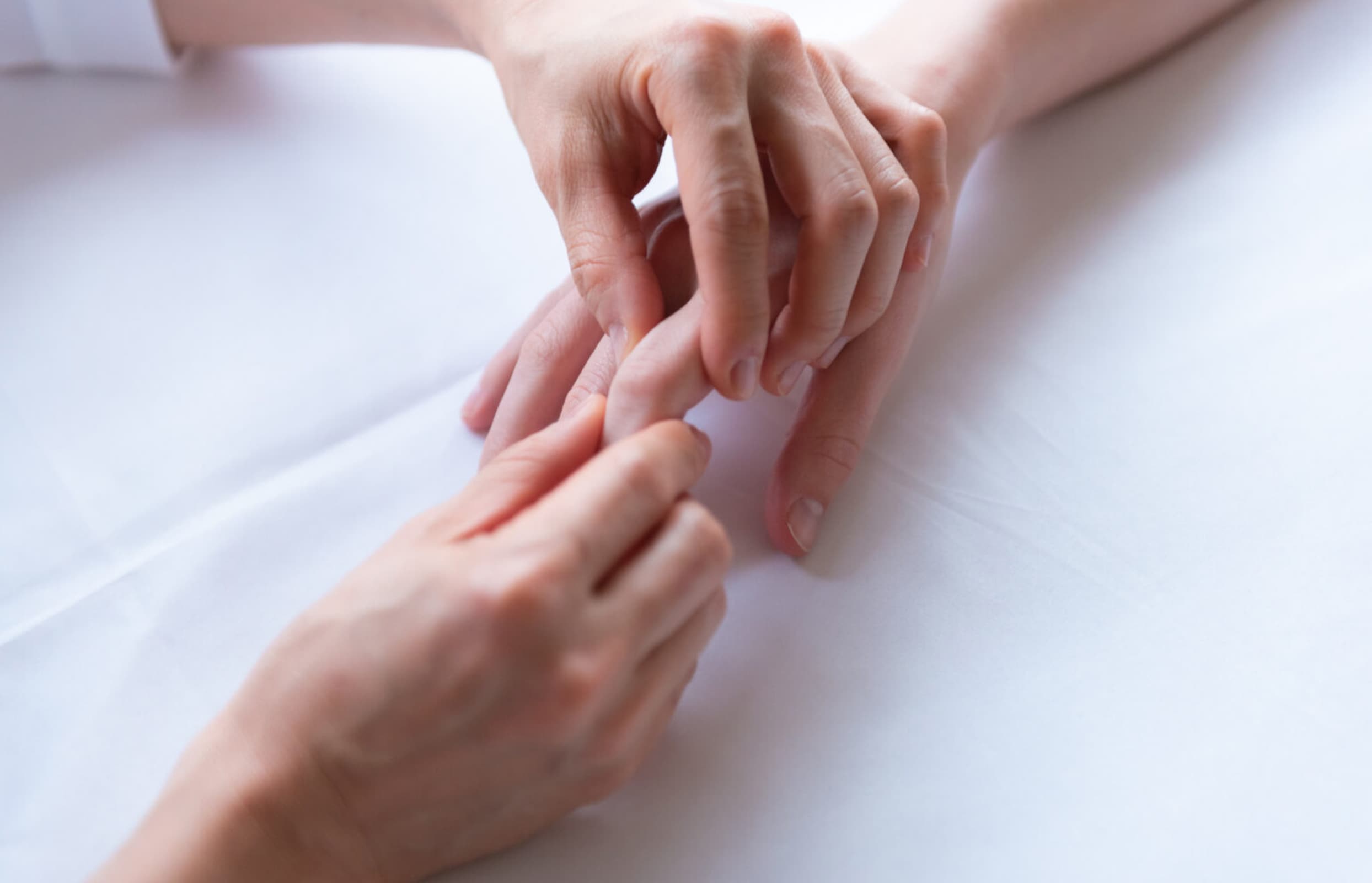 Osteopathic treatment of hands and fingers